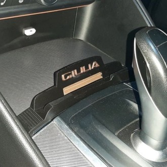 Alfa Romeo Giulia Ön konsol telefon tutacağı