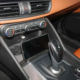 Alfa Romeo Giulia Ön konsol telefon tutacağı