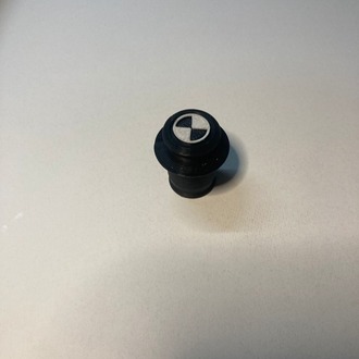 BMW arka koltuk çakmaklık tapası