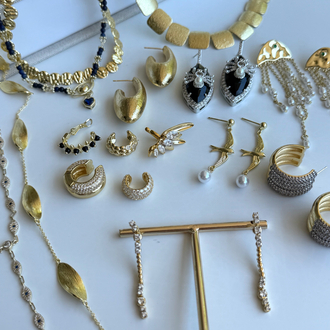 İnce sarkıt taşlı küpe ✨