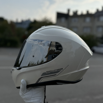 SPYDER KASK BEYAZ SİLVER VİZÖR ÇOK KALİTELİ-SADECE ŞEFFAF VİZÖR KALMIŞTIR.