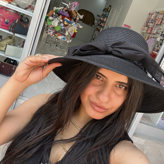 Siyah şapka 