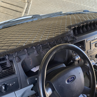 FORD TRANSİT 2007/2012 model arası SİYAH, Siyah Püsküllü Torpido ÖRTÜSÜ