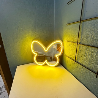 Neon Işıklı Kelebek Ayna