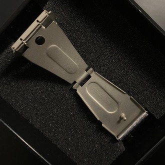Erkek Kol Saati 40 mm – Siyah Desenli Kadran, Çelik Kordon, Tarih Göstergeli Quartz