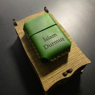 Yeşil Renk Hakiki Deri Kılıflı Zippo Çakmak - (Kişiye Özel İsimli)