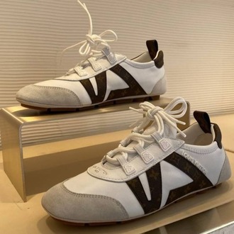 LV SNEAKER