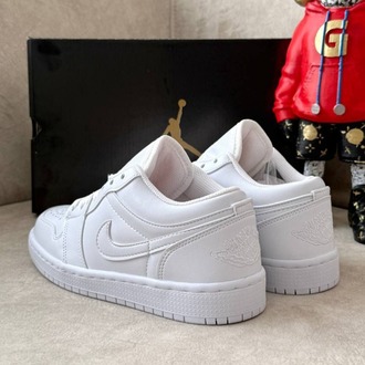 Nike Air Jordan | Triple White