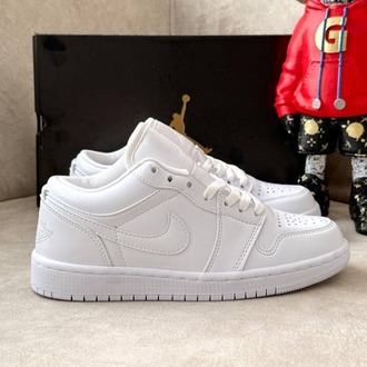 Nike Air Jordan | Triple White