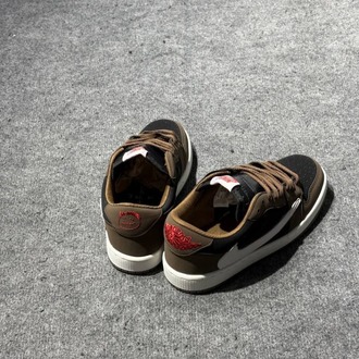 NİKE AIR JORDAN 1 LOW x TRAVİS SCOTT CACTUS JACK