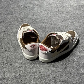 NİKE TRAVİS SCOOT x AIR JORDAN RETRO REVERSE MOCHA