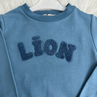 Lion kabartmalı takım