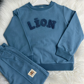 Lion kabartmalı takım