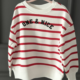 Kırmızı beyaz çizgili sweatshirt