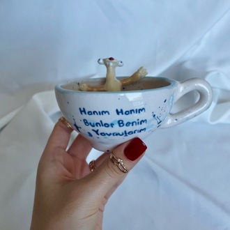 El yapımı Sid figürlü seramik kupa 
