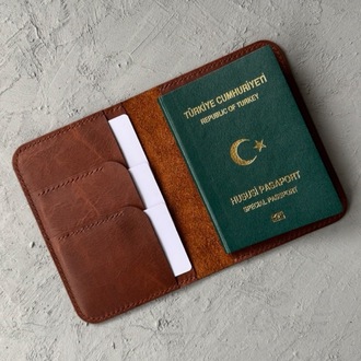 Hediye Kutusu 3’lü | Kahverengi Deri Pasaportluk + Kartlık + Gözlük Kabı | Şık Kutulu