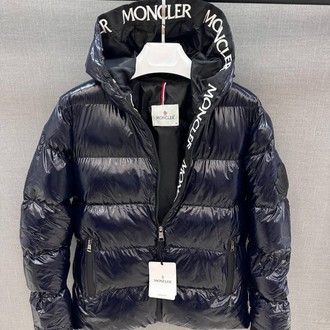 Moncler Montreuil Serisi Parlak Şişme Mont - Kapüşonlu ve Yazı Detaylı Erkek Mont