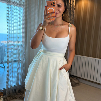 Beyaz Tokalı Askılı Bodysuit