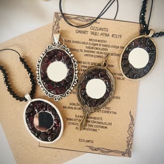 Ayna çerçeveli,garnet taşlı Ayna kolye