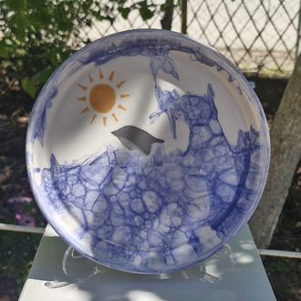 Güneşe Doğru Yüzen Yunus Balığı Seramik Tabak 22 cm