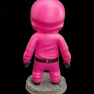 Squid Game Pembe Kıyafetli Muhafız Obje