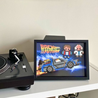 El Yapımı Perler Boncuk Back to the Future Posteri – Çerçeveli Retro Duvar Dekoru 30x21 cm