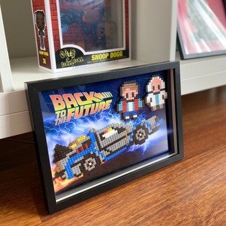 El Yapımı Perler Boncuk Back to the Future Posteri – Çerçeveli Retro Duvar Dekoru 30x21 cm