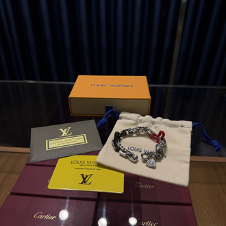 Louis Vuitton Chain