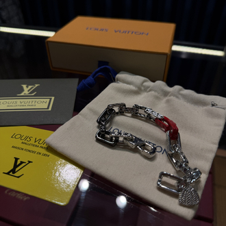 Louis Vuitton Chain