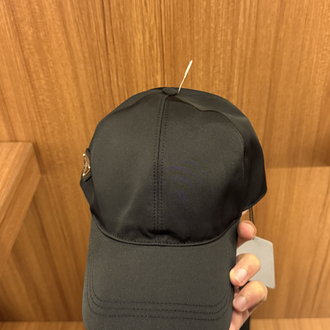 Prada Şapka