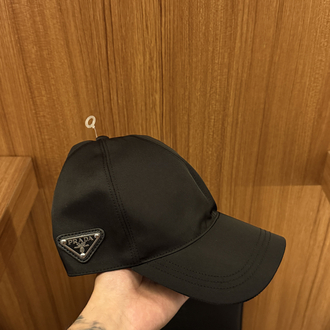 Prada Şapka
