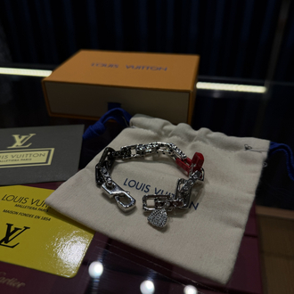 Louis Vuitton Chain