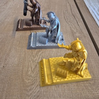 3D Baskı İsme Özel Bronz Renk Kalem & Telefon Tutan Şövalye