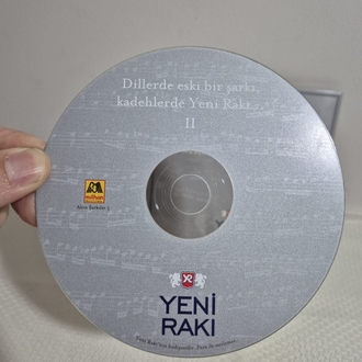 YENİ RAKI MÜZİK CD'Sİ - DİLLERDE ESKİ BİR ŞARKI, KADEHLERDE YENİ RAKI