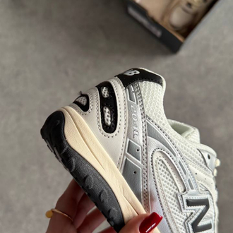 New Balance 204L Silver Metallic
