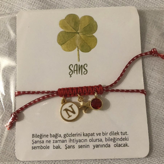 Beyaz mineli harf sembol Marteniçka bileklik