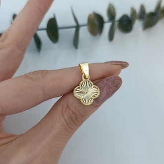 14K Renkte Xuping Pırıltılı Yonca Kolye Ucu