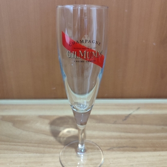 G. H. Mumm Champagne Kadeh