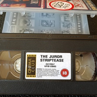 STRIPTEASE ve THE JUROR TEK KASET İKİ FİLM.