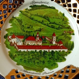 ROMANYA PUTNA MANASTIRI GÖRSELLİ DEKORATİF TABAK.
