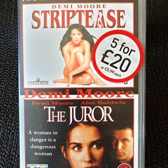 STRIPTEASE ve THE JUROR TEK KASET İKİ FİLM.