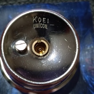 MAVİ RENKLİ KRİSTAL KAİDELİ MASA ÇAKMAĞI.