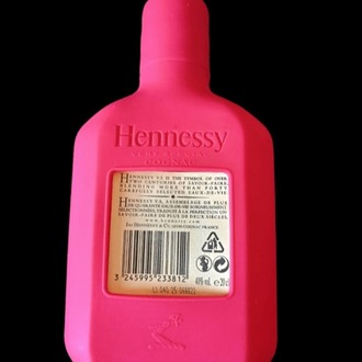 HENNESSY V.S. ÇOK ÖZEL SİLİKON KAPLI BOŞ ŞİŞE.