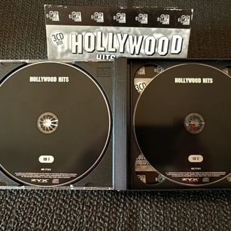 HOLLYWOOD HITS 3 CD LİK BOX SET den OLUŞMAKTADIR.