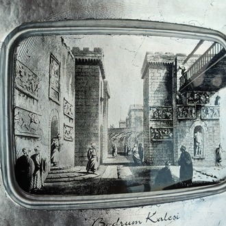 BODRUM KALESİ GRAVÜRLÜ PAŞABAHÇE DEKORATİF CAM TABAK.ÇOK NADİR.