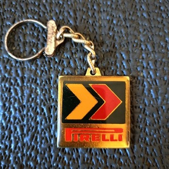 ESKİ PİRELLİ METAL ANAHTARLIK 90 LAR VİNTAGE.