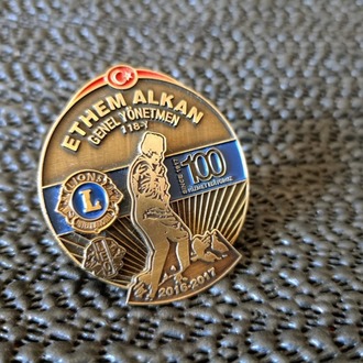 LIONS KULÜBÜ BÜYÜK BOY METAL ROZET - ETHEM ALKAN GENEL YÖNETMEN 118-Y..