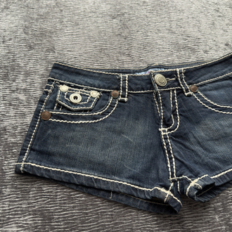 Düşük Bel Dikiş Detaylı Denim Şort