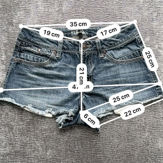Düşük Bel Yırtık Detaylı Kadın Denim Şort