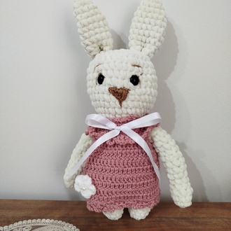 Sevimli Pembe Elbiseli Şirin Amigurumi Tavşan  